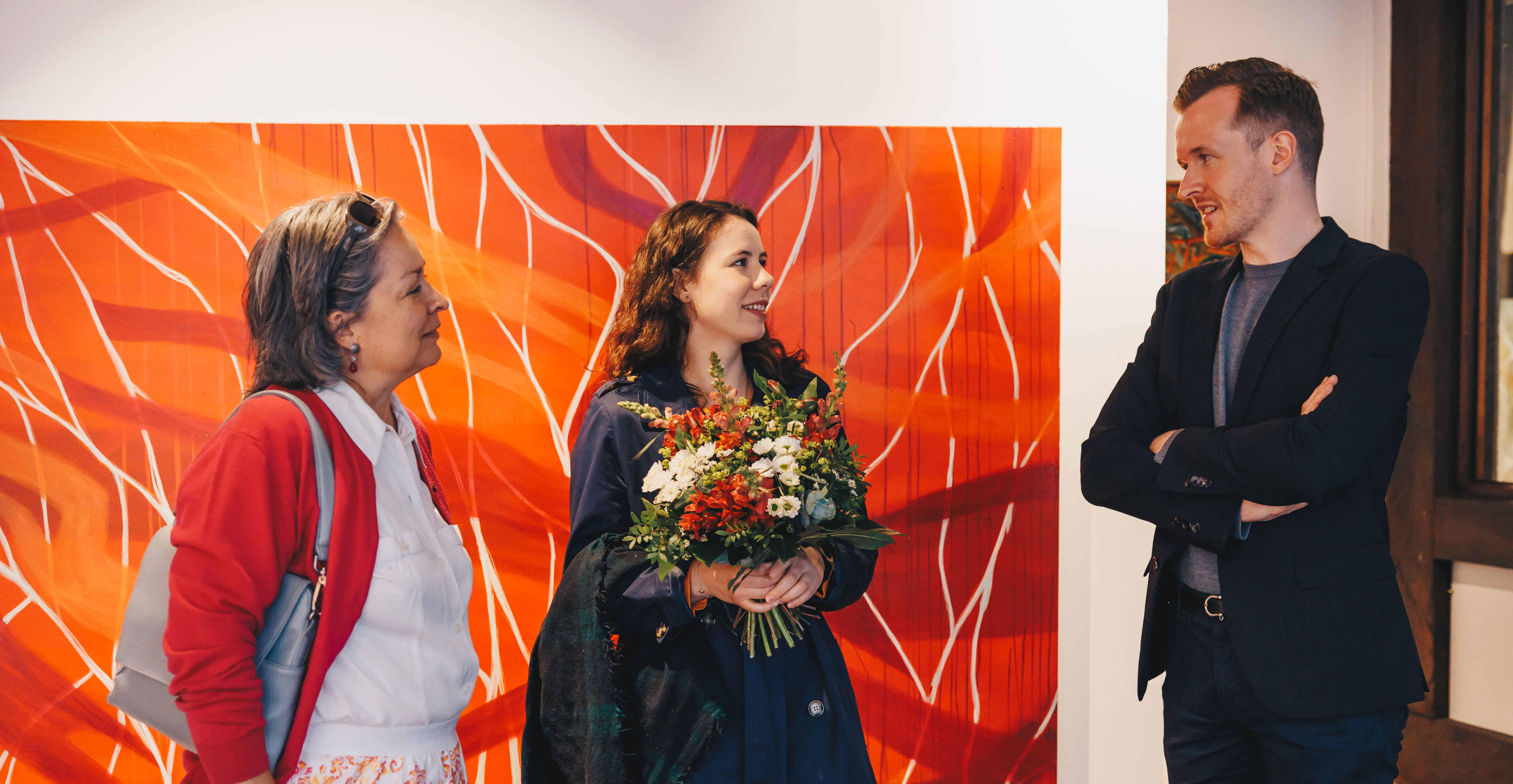 KWS Executive Board member Eva Kienle, artist Katharina Kühne and art historian Alexander Leinemann, in the background: Magenta Forest, painting on canvas*.